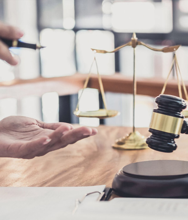 commercial litigation attorney